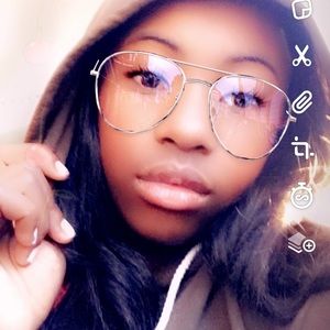 Meet your Posher, Ava